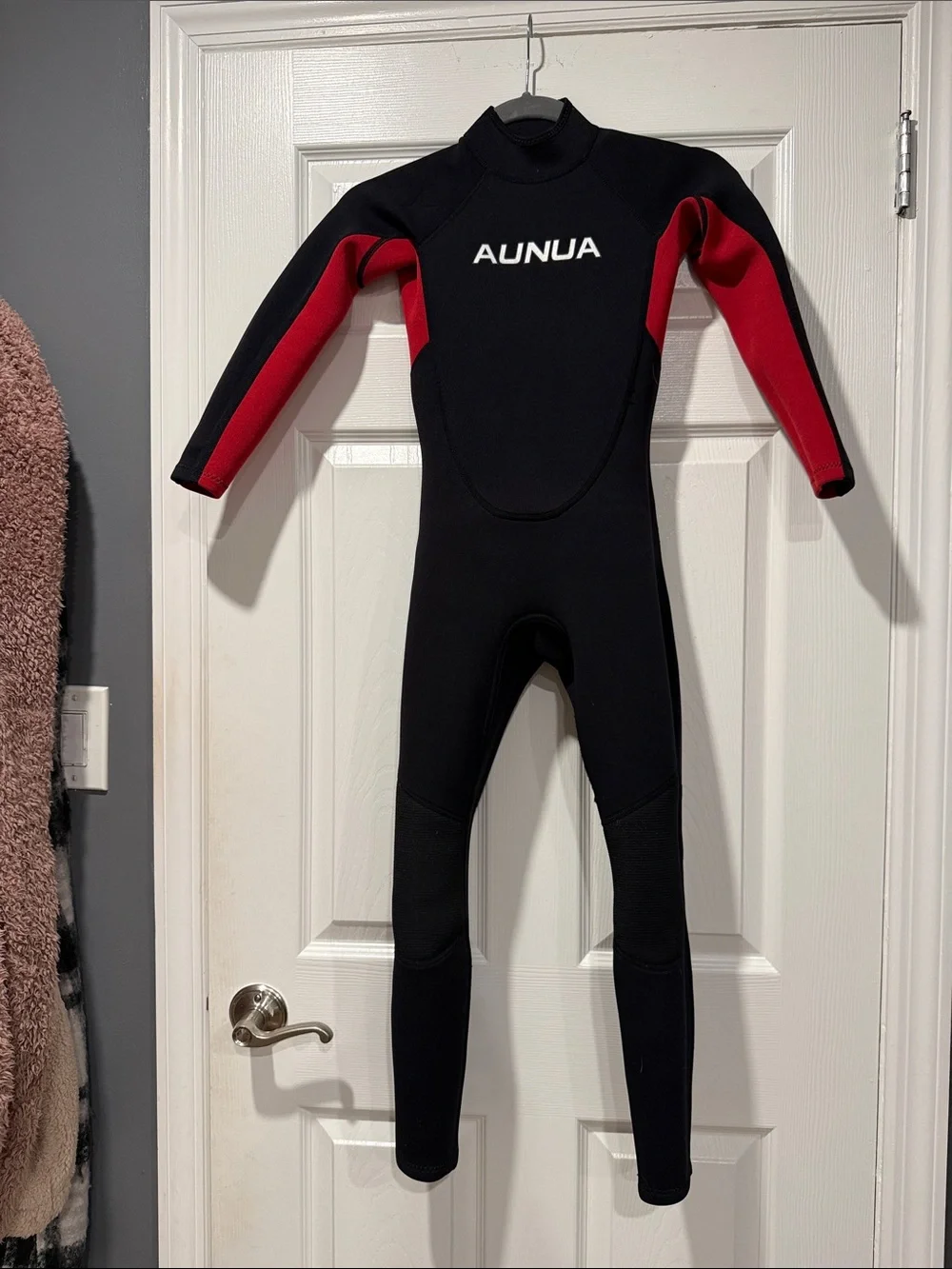 Youth Black and Red Full-Body Wetsuit - Boys Size 10